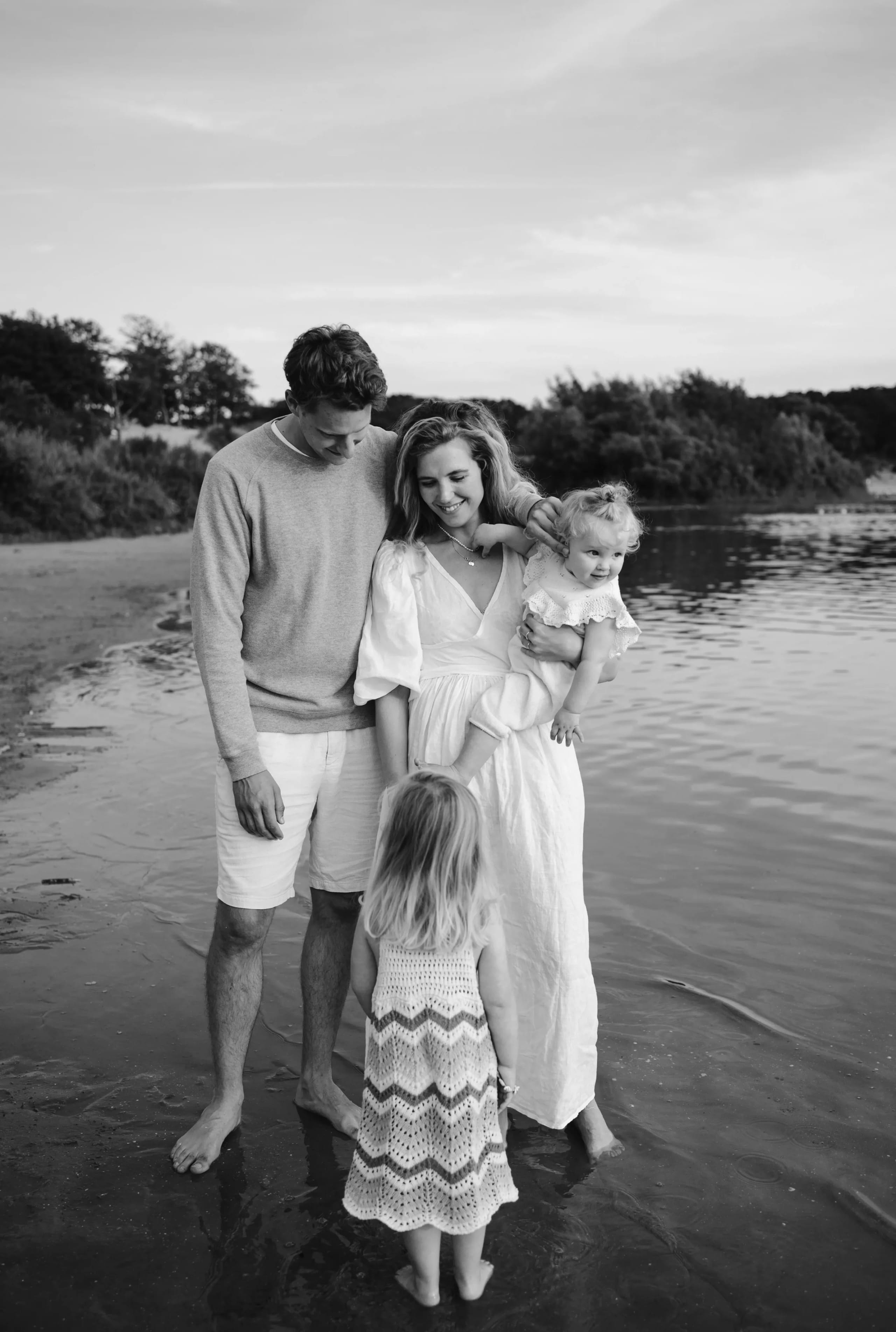 Familiefotografie - Liefdevolle familiefoto in zwart-wit