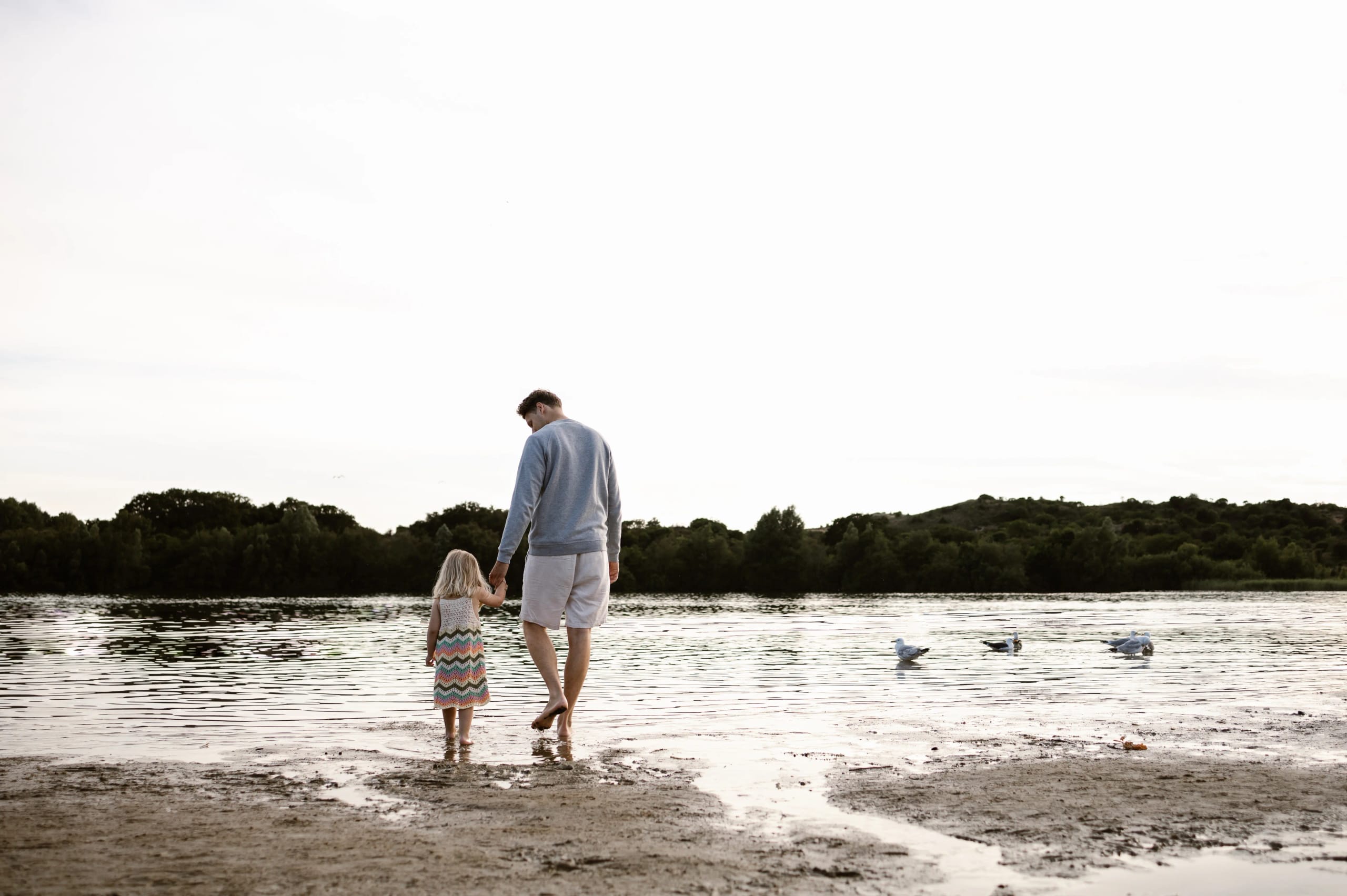 warme en liefdevolle familie fotoshoot met ouders en kinderen